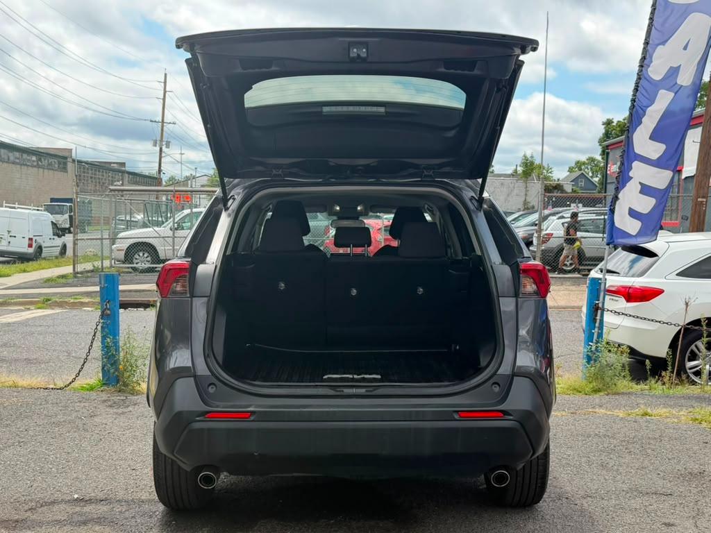 Toyota RAV4 LE AWD 2022