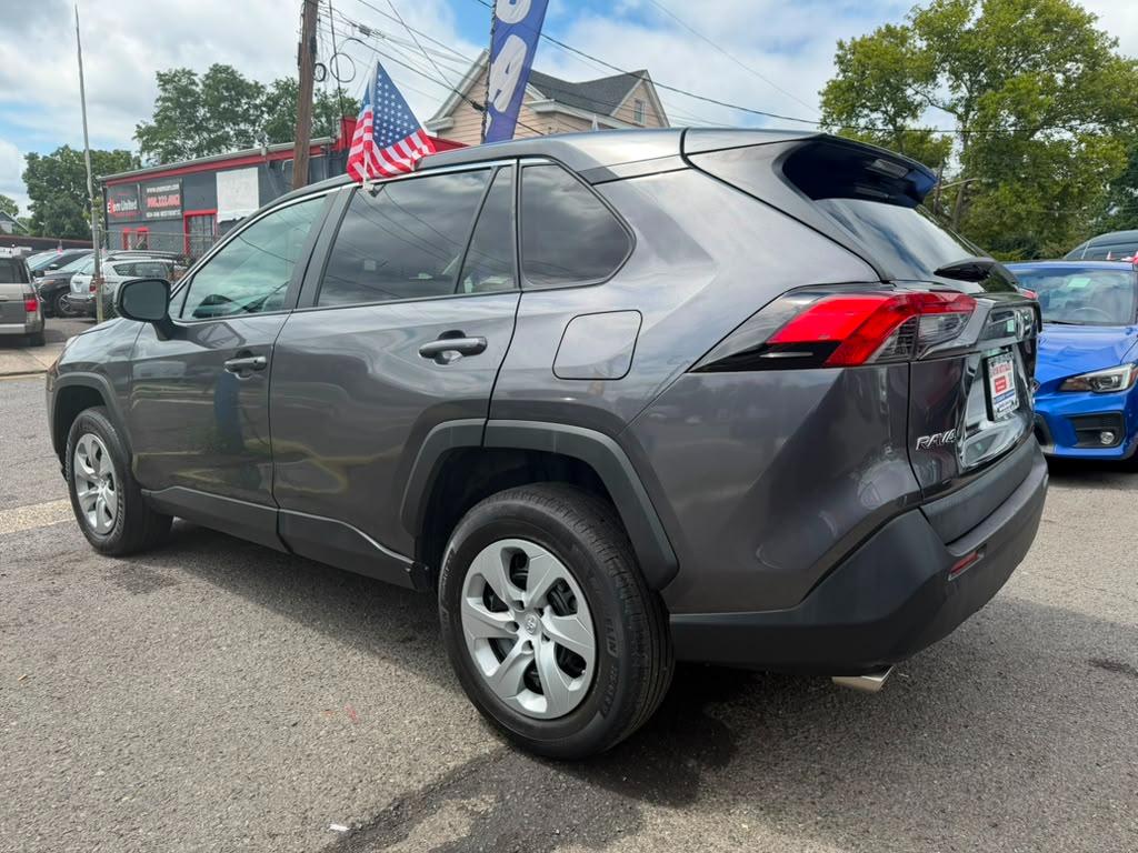 Toyota RAV4 LE AWD 2022