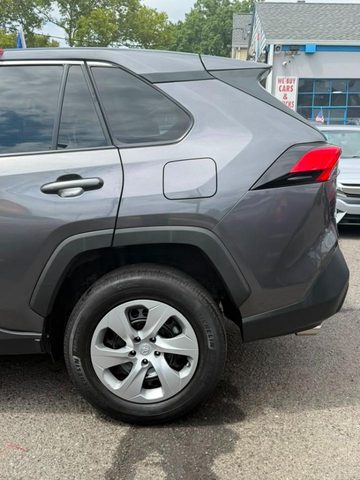 Toyota RAV4 LE AWD 2022