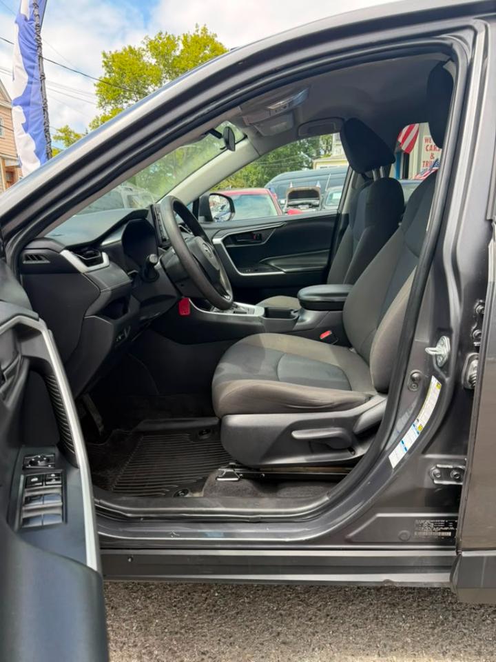 Toyota RAV4 LE AWD 2022