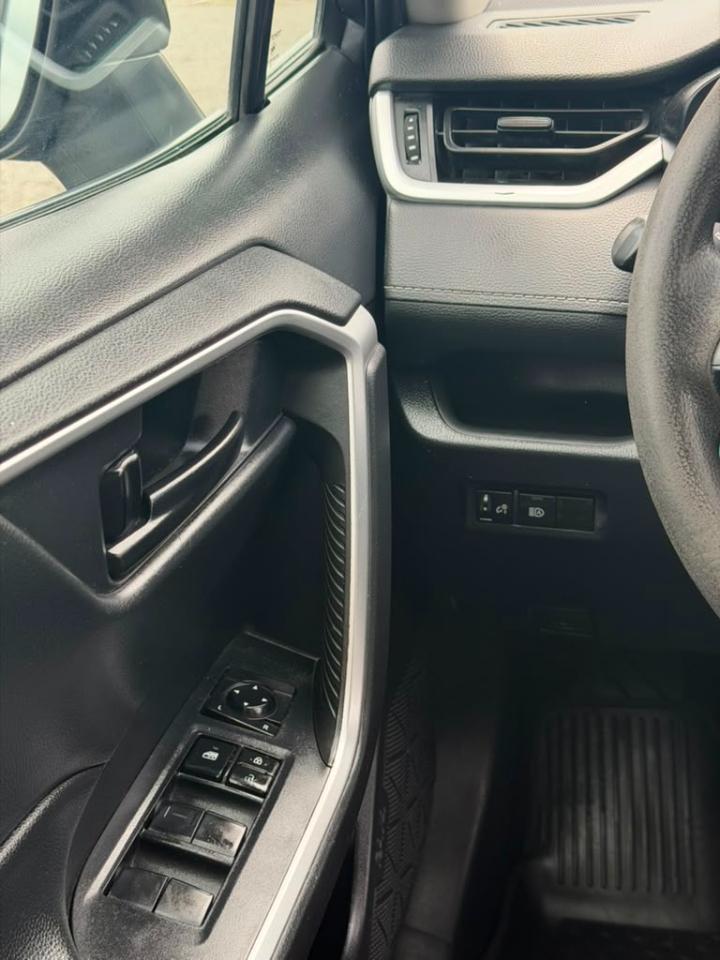 Toyota RAV4 LE AWD 2022