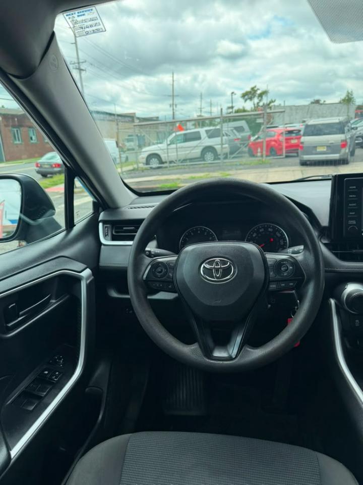 Toyota RAV4 LE AWD 2022