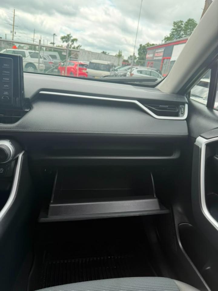 Toyota RAV4 LE AWD 2022