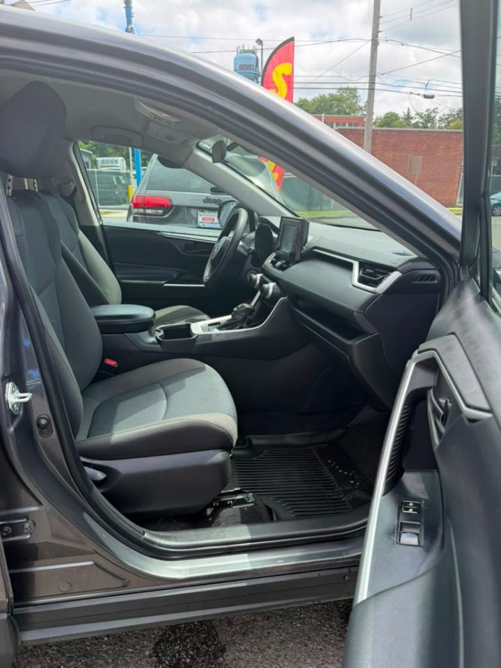 Toyota RAV4 LE AWD 2022