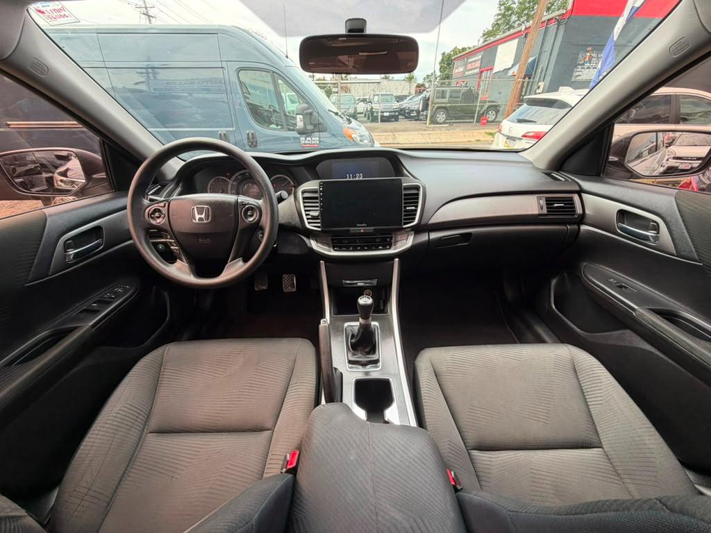 Honda Accord LX Sedan 6-Spd MT 2015