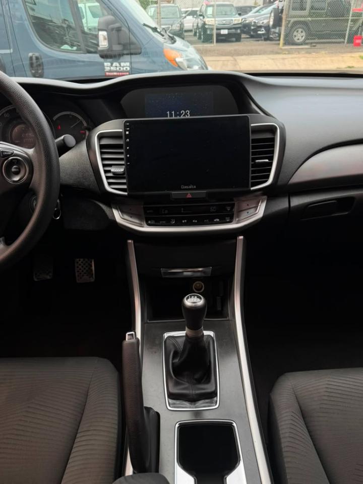Honda Accord LX Sedan 6-Spd MT 2015