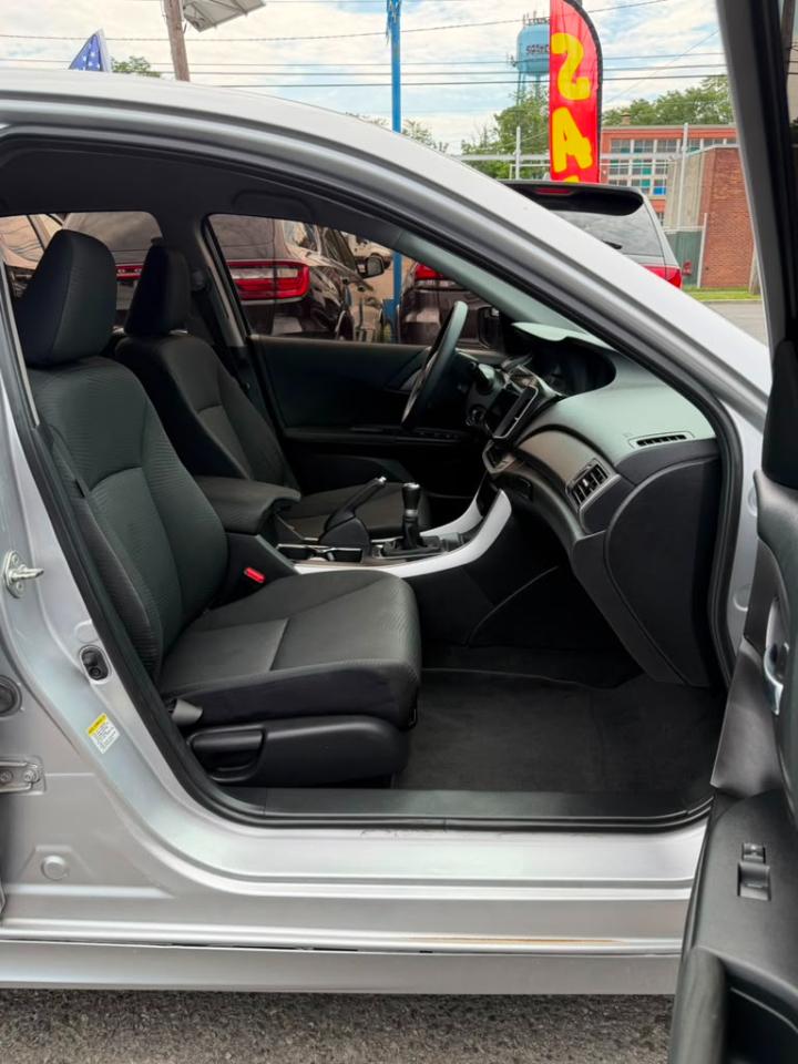 Honda Accord LX Sedan 6-Spd MT 2015