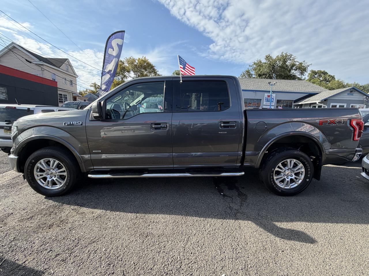 Ford F-150 4WD SuperCrew 145" Lariat 2017