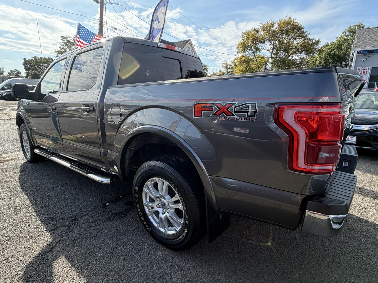 Ford F-150 4WD SuperCrew 145" Lariat 2017