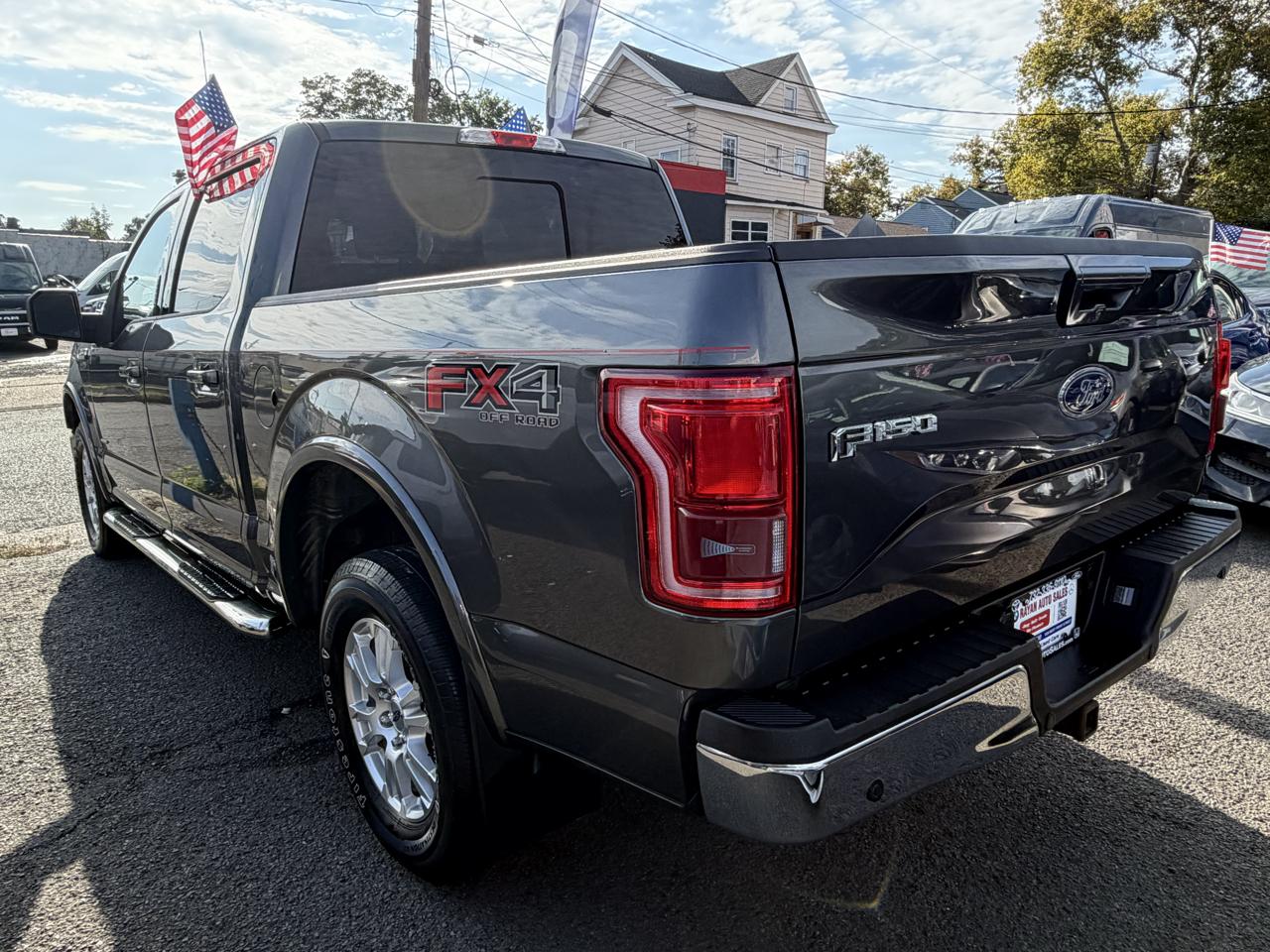 Ford F-150 4WD SuperCrew 145" Lariat 2017