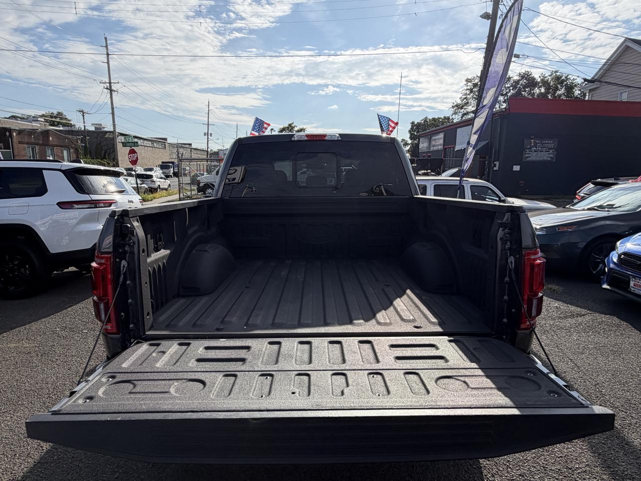 Ford F-150 4WD SuperCrew 145" Lariat 2017