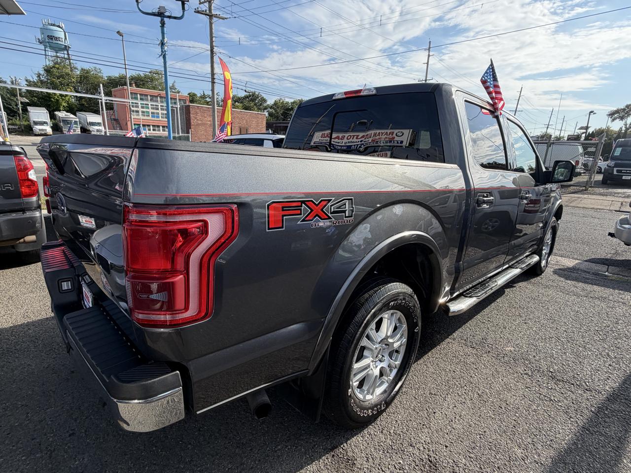 Ford F-150 4WD SuperCrew 145" Lariat 2017