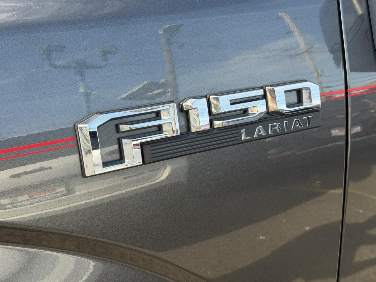 Ford F-150 4WD SuperCrew 145" Lariat 2017