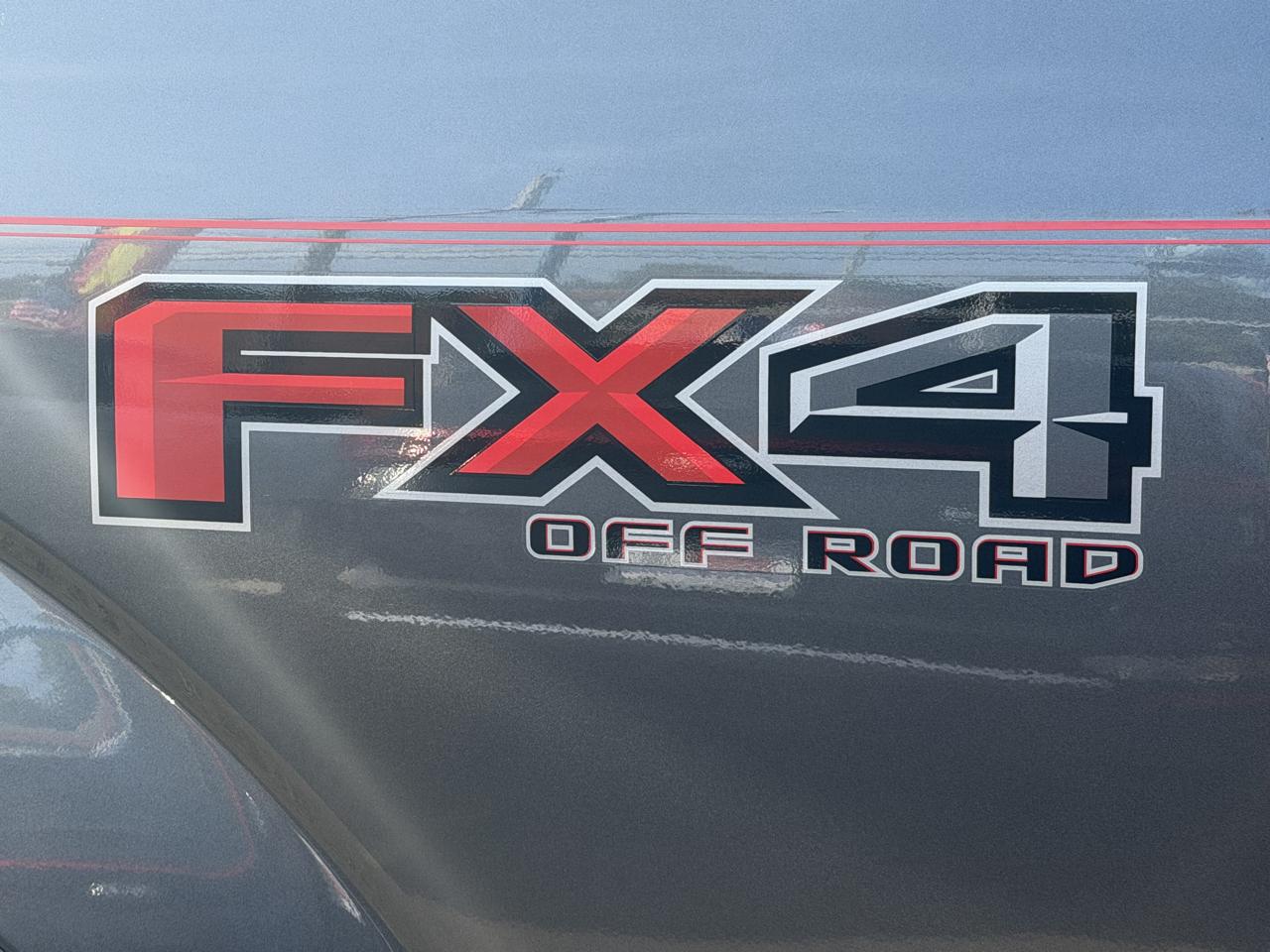 Ford F-150 4WD SuperCrew 145" Lariat 2017