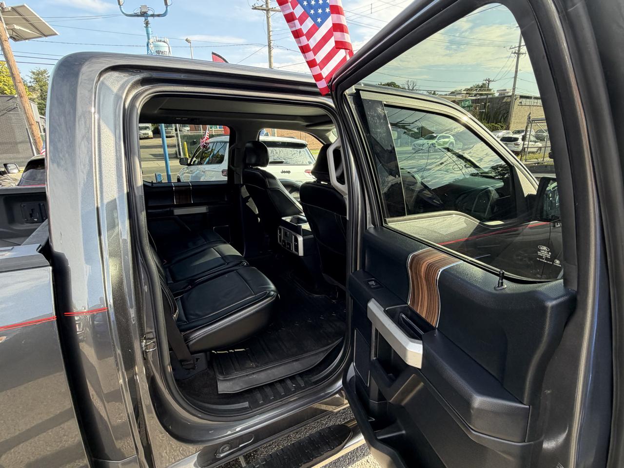 Ford F-150 4WD SuperCrew 145" Lariat 2017