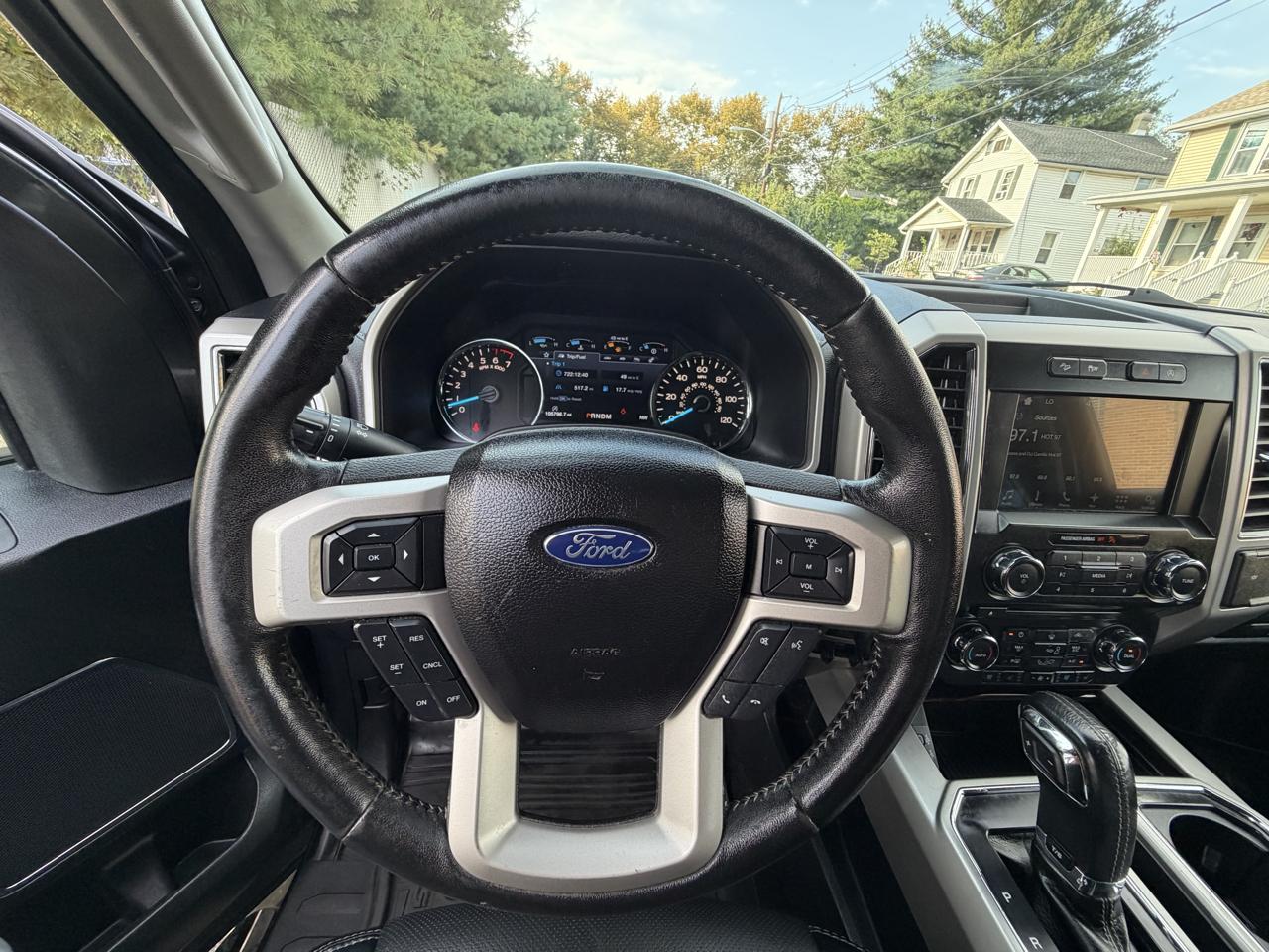 Ford F-150 4WD SuperCrew 145" Lariat 2017