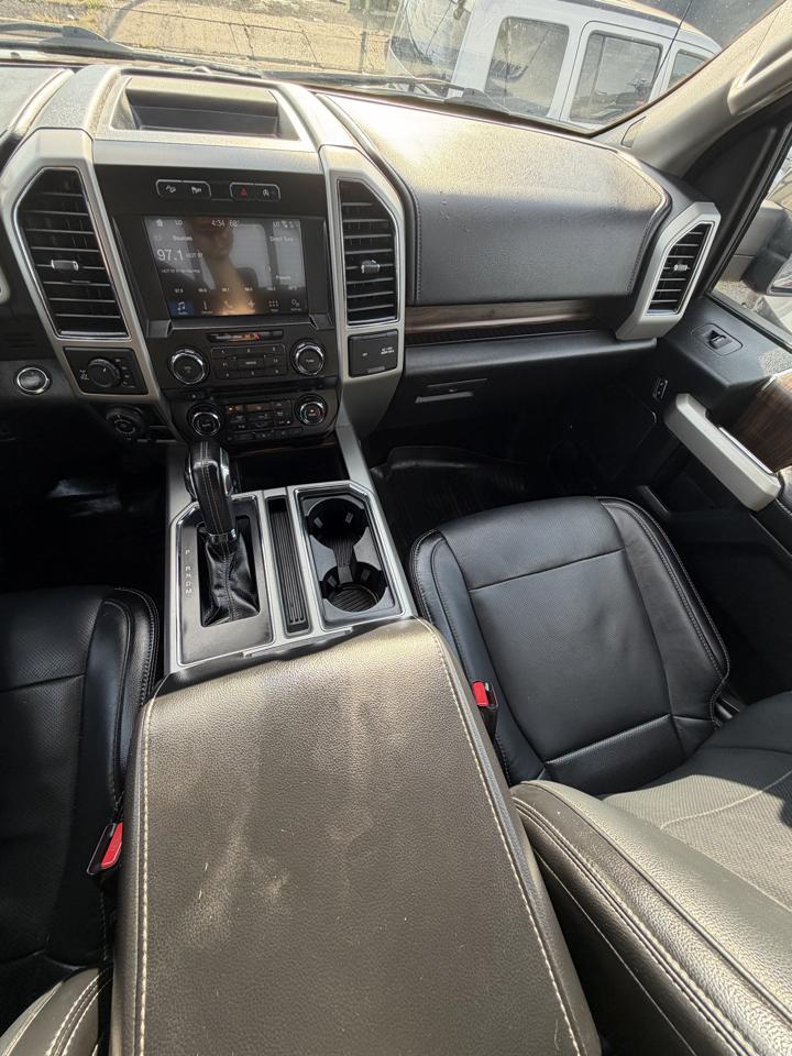 Ford F-150 4WD SuperCrew 145" Lariat 2017