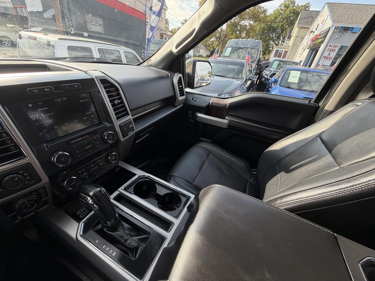 Ford F-150 4WD SuperCrew 145" Lariat 2017