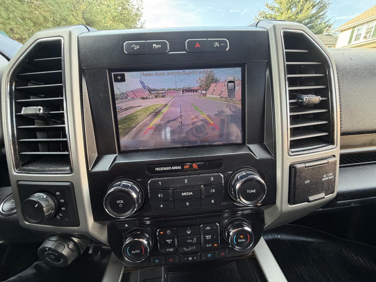 Ford F-150 4WD SuperCrew 145" Lariat 2017