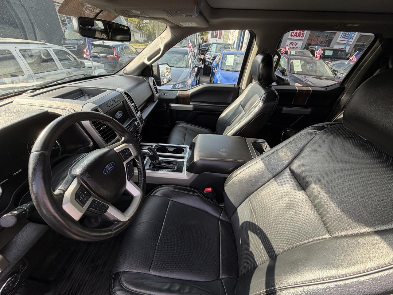 Ford F-150 4WD SuperCrew 145" Lariat 2017