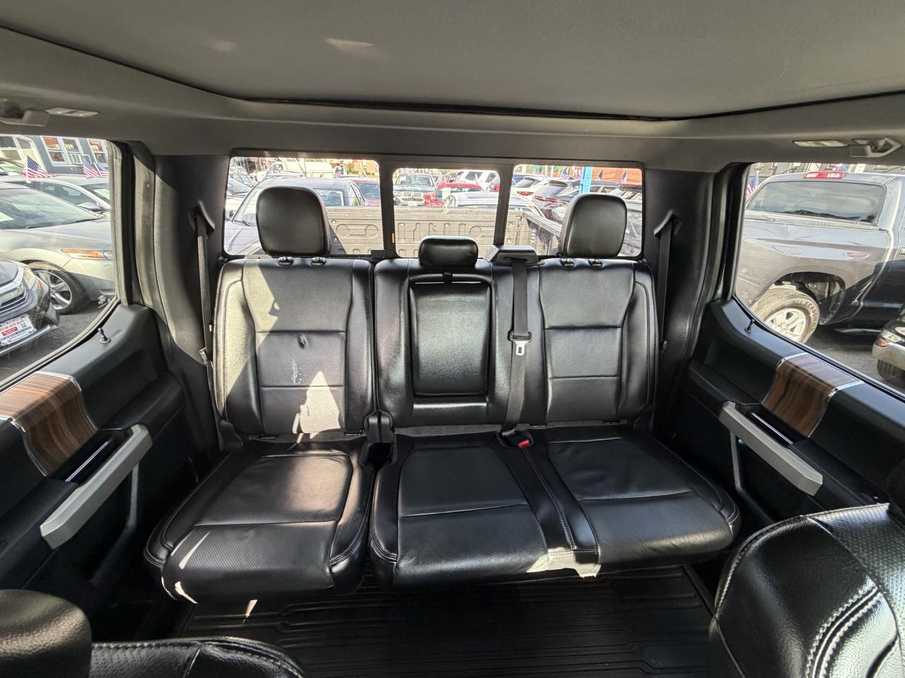 Ford F-150 4WD SuperCrew 145" Lariat 2017