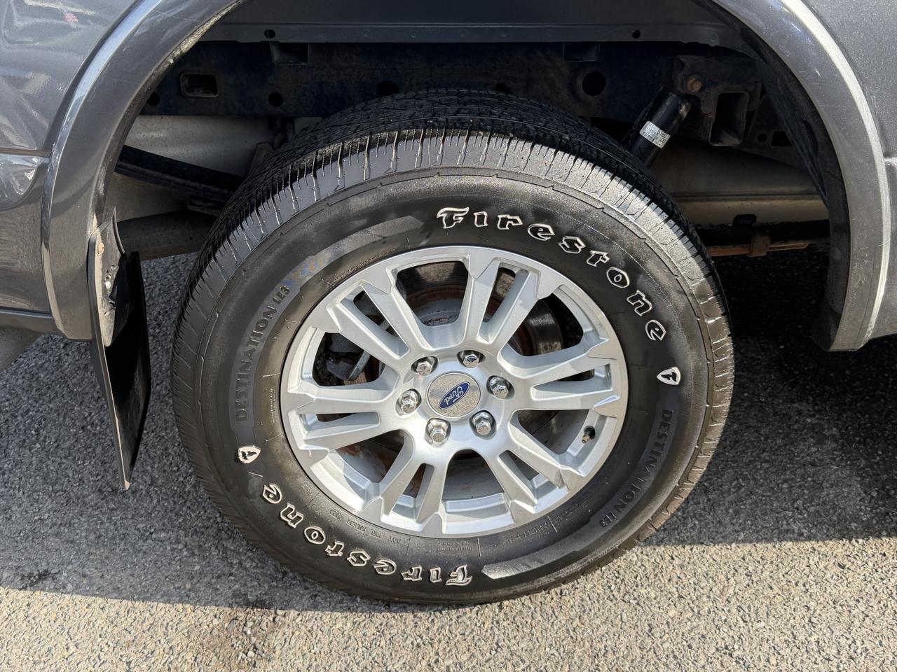 Ford F-150 4WD SuperCrew 145" Lariat 2017