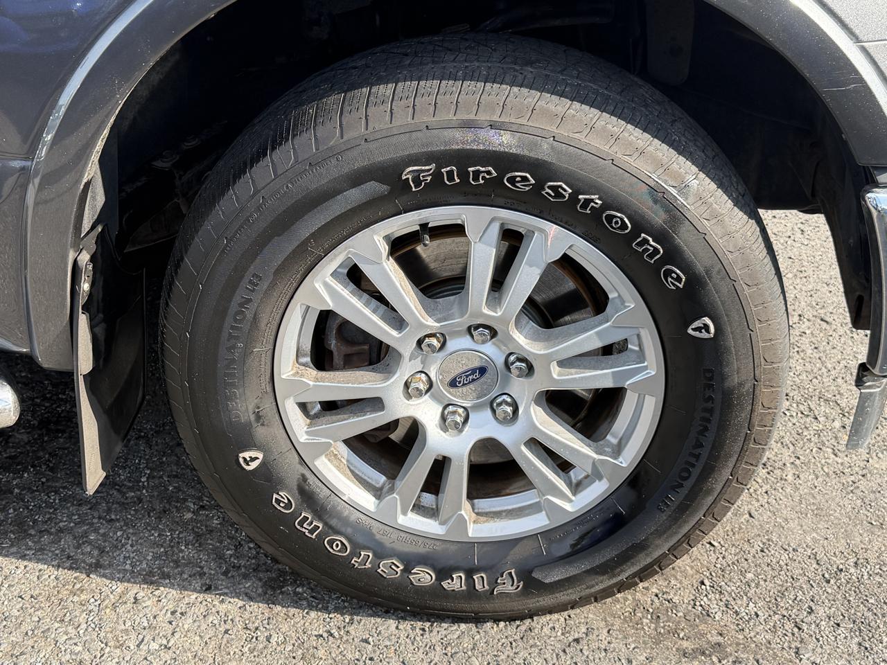 Ford F-150 4WD SuperCrew 145" Lariat 2017