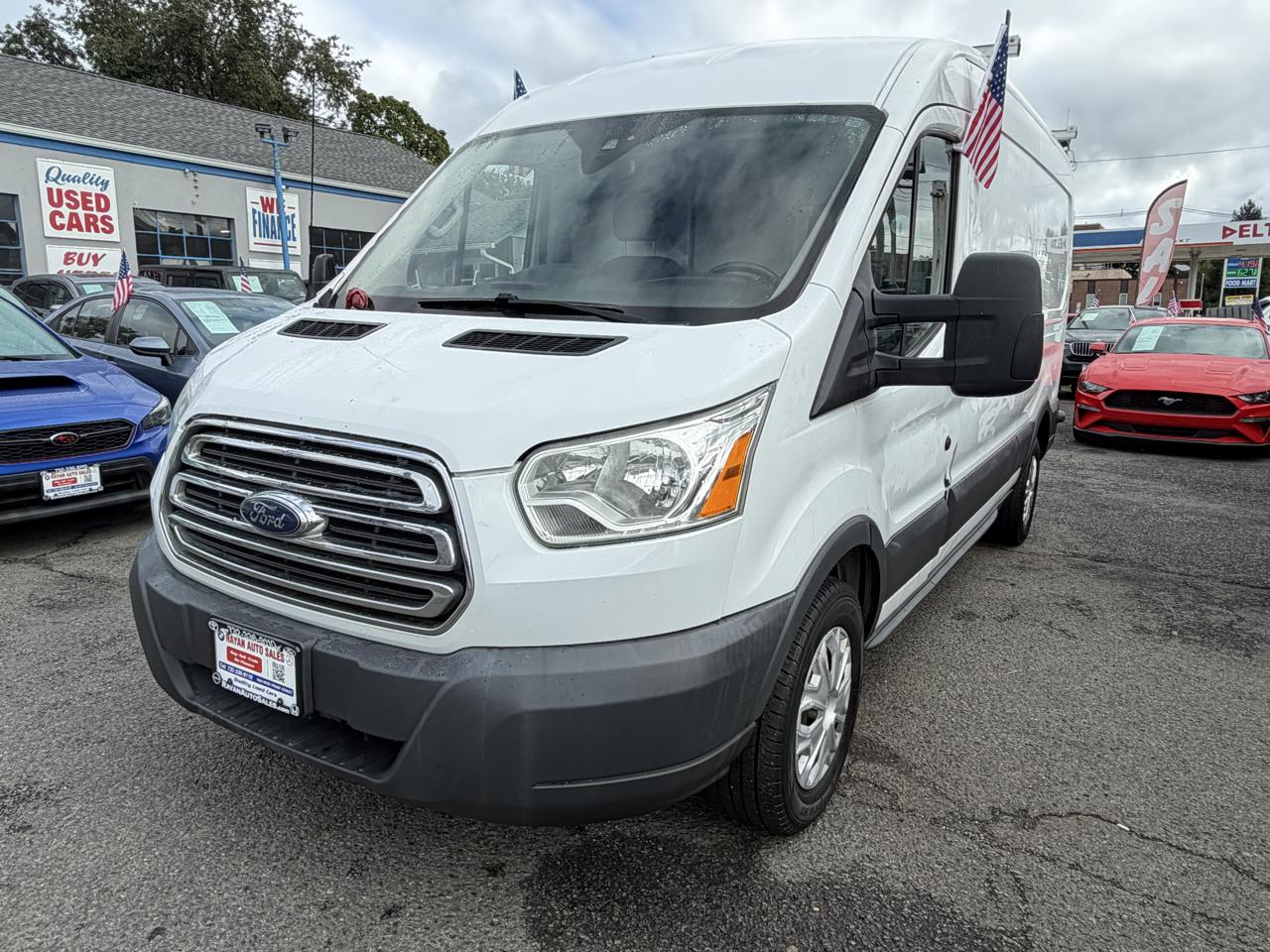 Ford Transit 250 Van Med. Roof w/Sliding Pass. 148-in. WB 2015