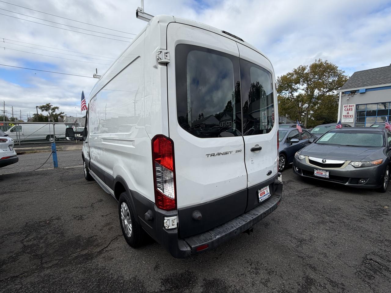 Ford Transit 250 Van Med. Roof w/Sliding Pass. 148-in. WB 2015
