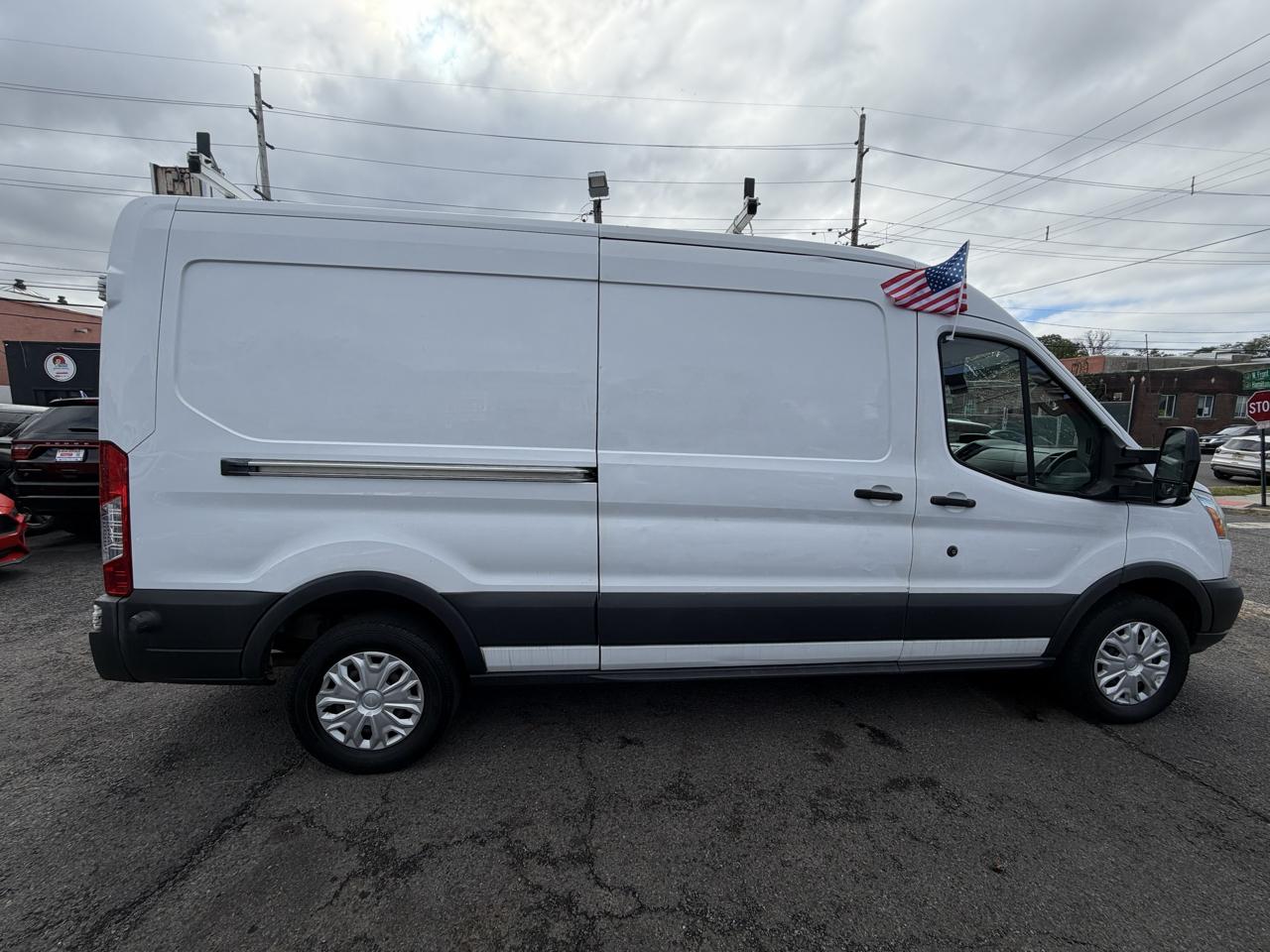 Ford Transit 250 Van Med. Roof w/Sliding Pass. 148-in. WB 2015