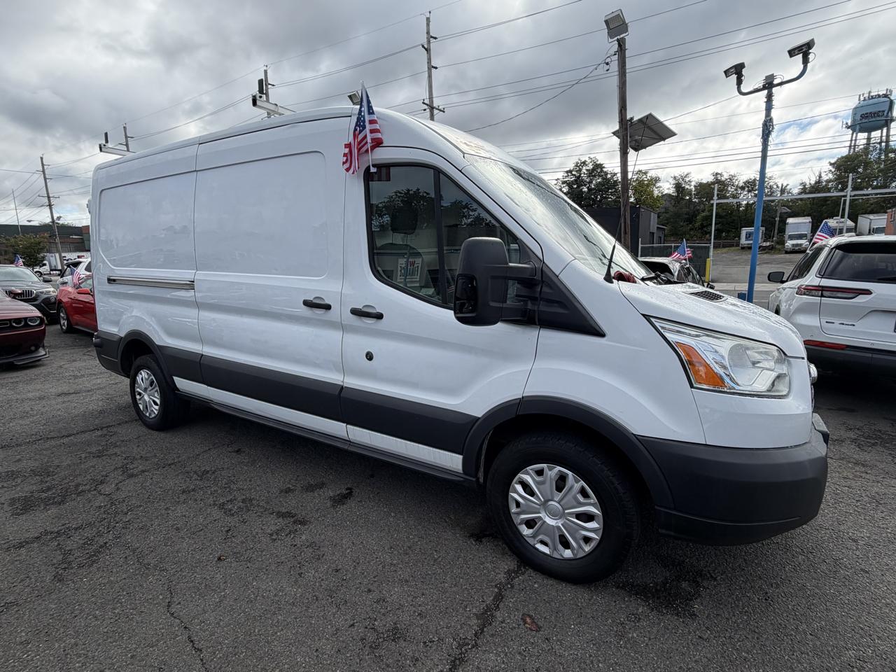 Ford Transit 250 Van Med. Roof w/Sliding Pass. 148-in. WB 2015