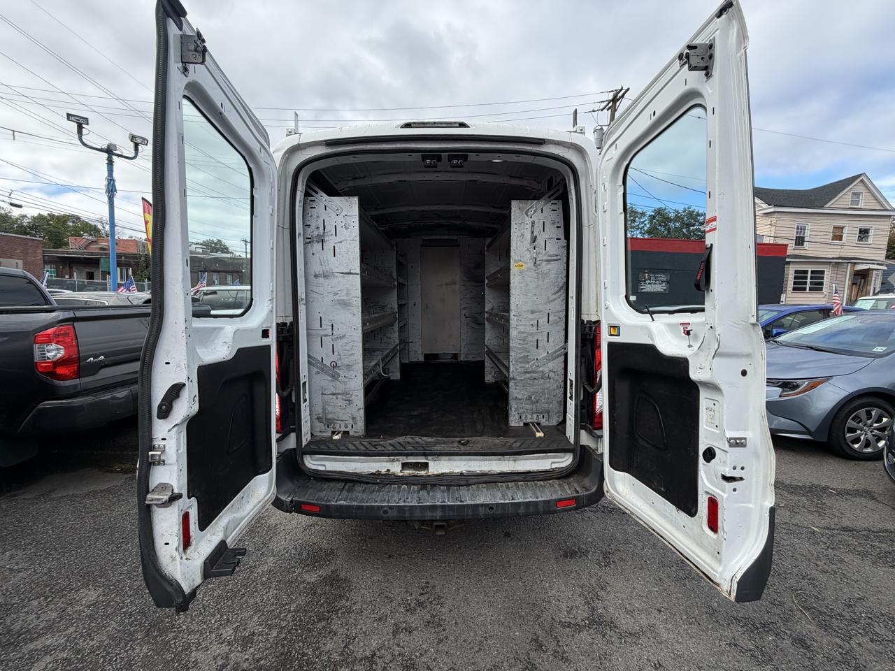 Ford Transit 250 Van Med. Roof w/Sliding Pass. 148-in. WB 2015