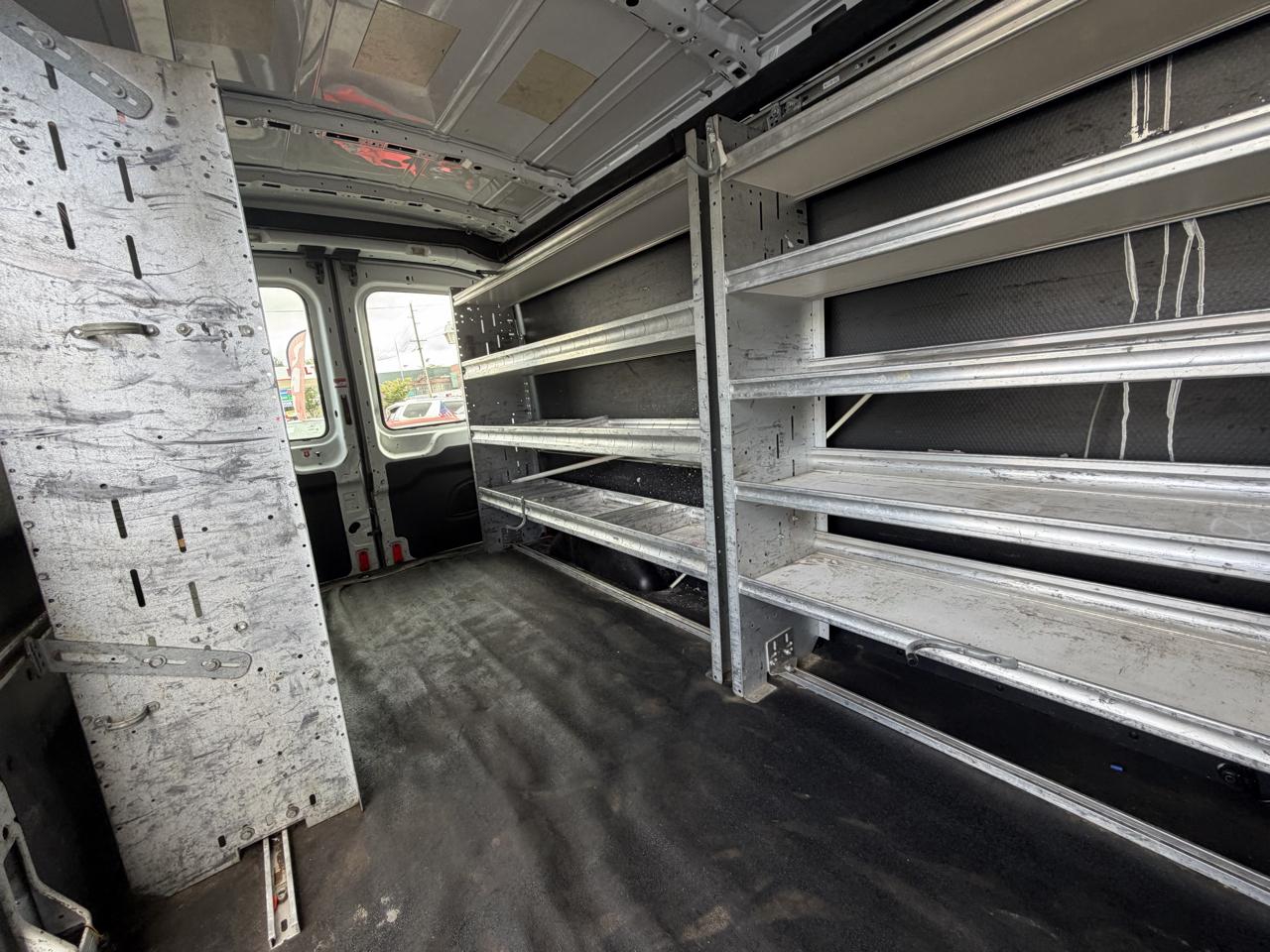 Ford Transit 250 Van Med. Roof w/Sliding Pass. 148-in. WB 2015