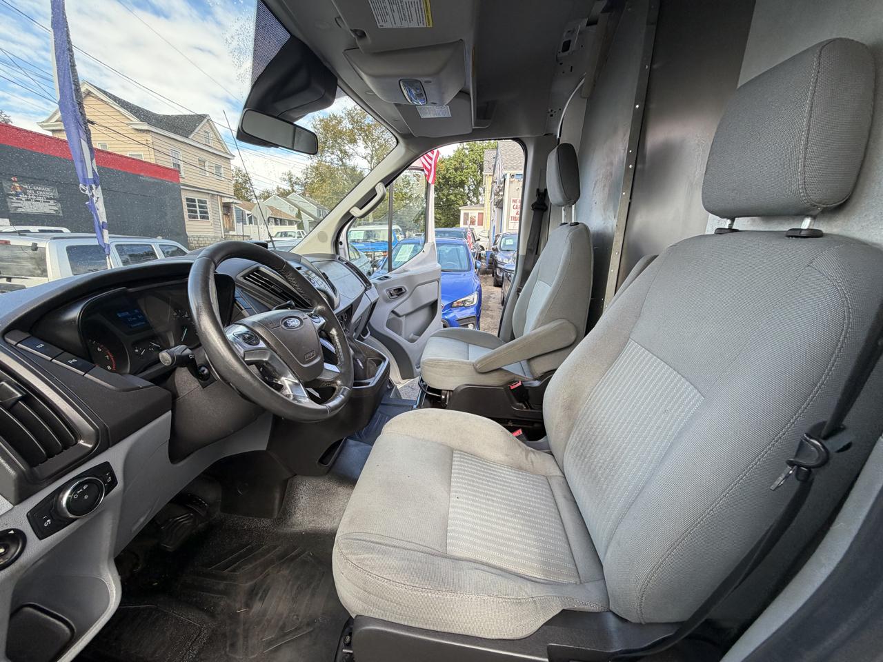 Ford Transit 250 Van Med. Roof w/Sliding Pass. 148-in. WB 2015