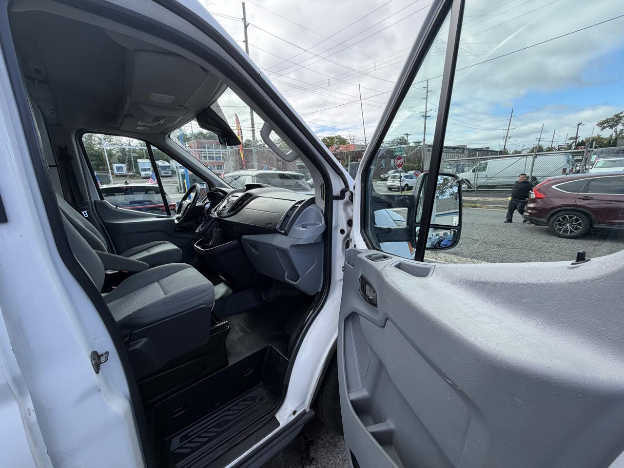 Ford Transit 250 Van Med. Roof w/Sliding Pass. 148-in. WB 2015