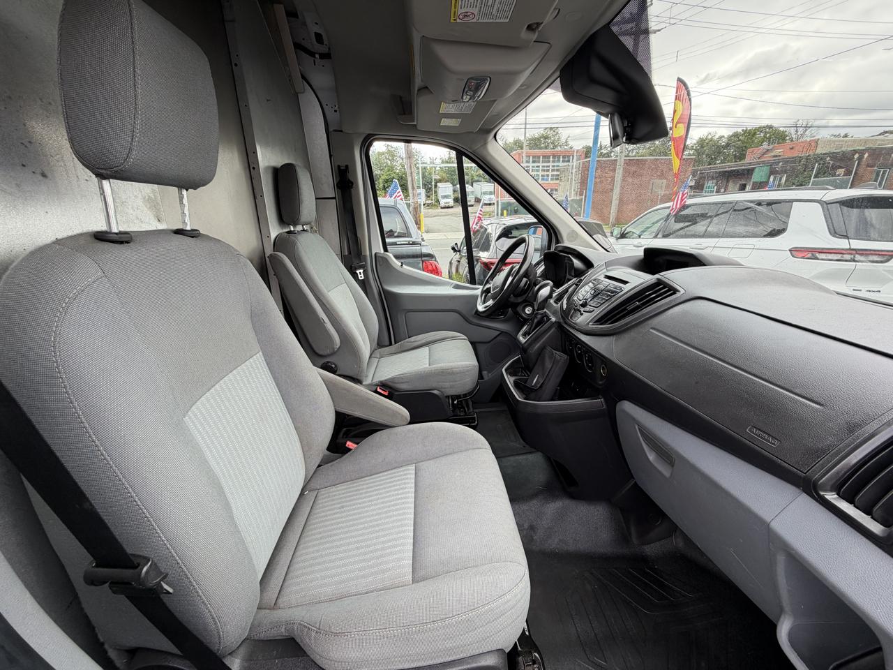 Ford Transit 250 Van Med. Roof w/Sliding Pass. 148-in. WB 2015