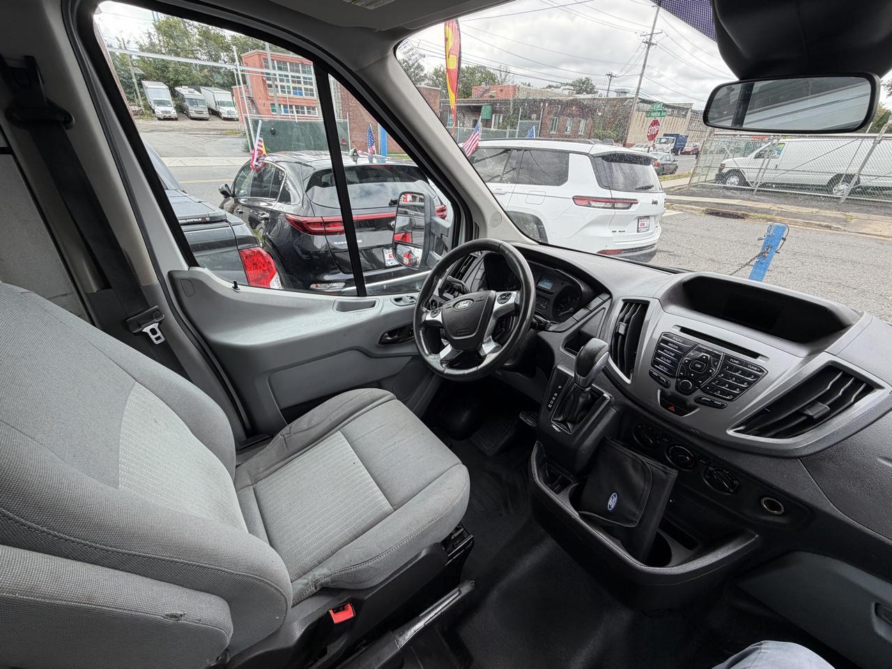 Ford Transit 250 Van Med. Roof w/Sliding Pass. 148-in. WB 2015
