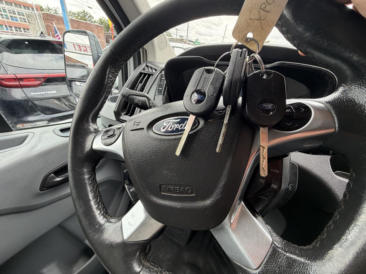 Ford Transit 250 Van Med. Roof w/Sliding Pass. 148-in. WB 2015