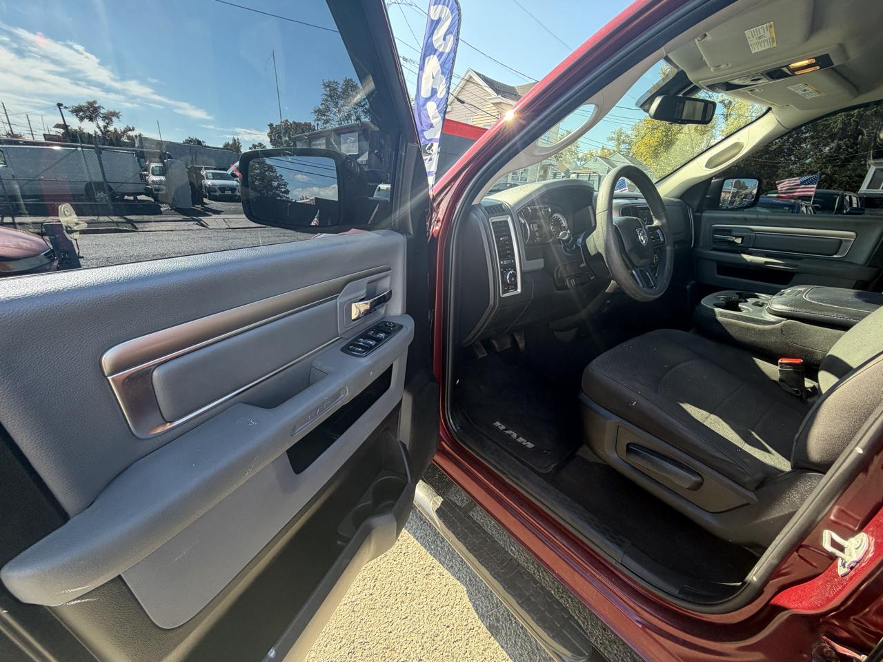 RAM 1500 SLT Quad Cab 4WD 2020