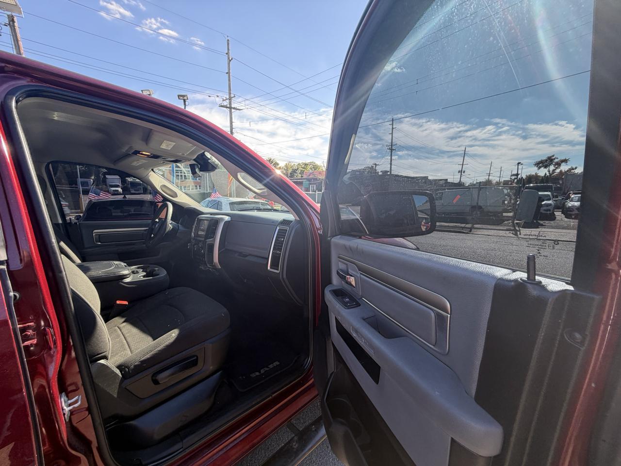 RAM 1500 SLT Quad Cab 4WD 2020