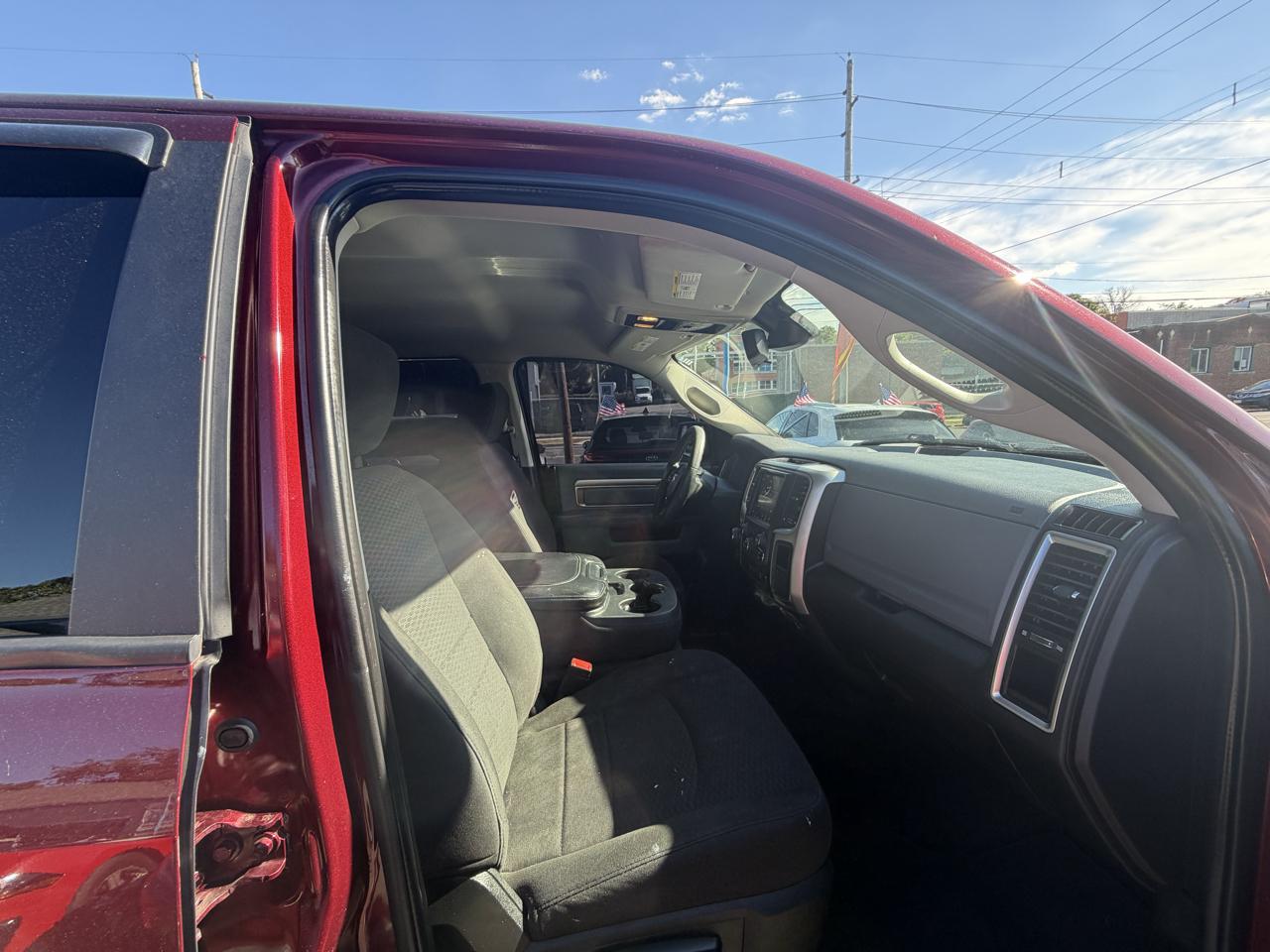 RAM 1500 SLT Quad Cab 4WD 2020