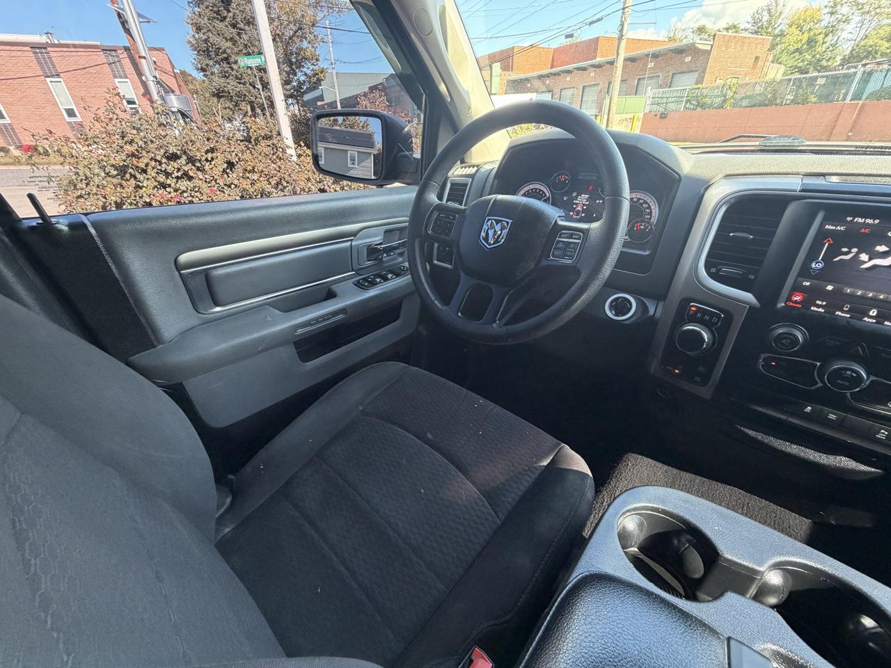 RAM 1500 SLT Quad Cab 4WD 2020