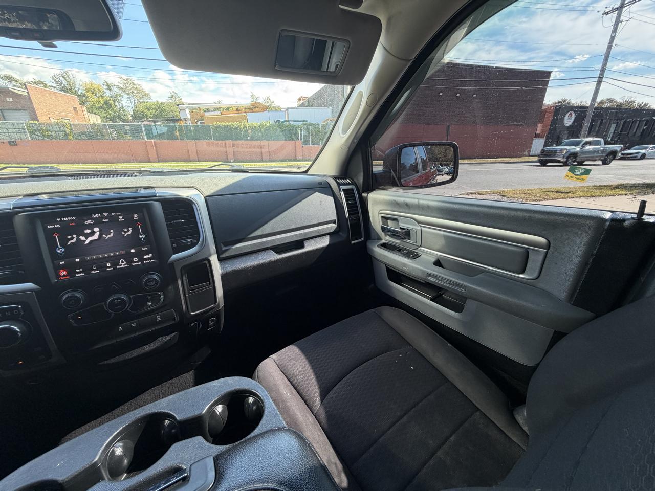 RAM 1500 SLT Quad Cab 4WD 2020