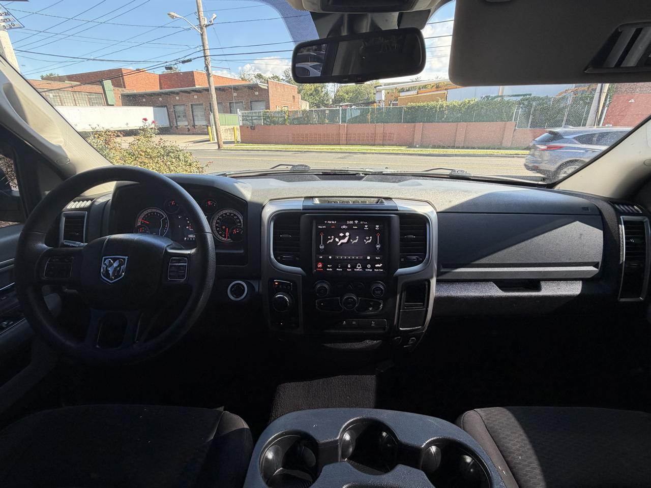 RAM 1500 SLT Quad Cab 4WD 2020