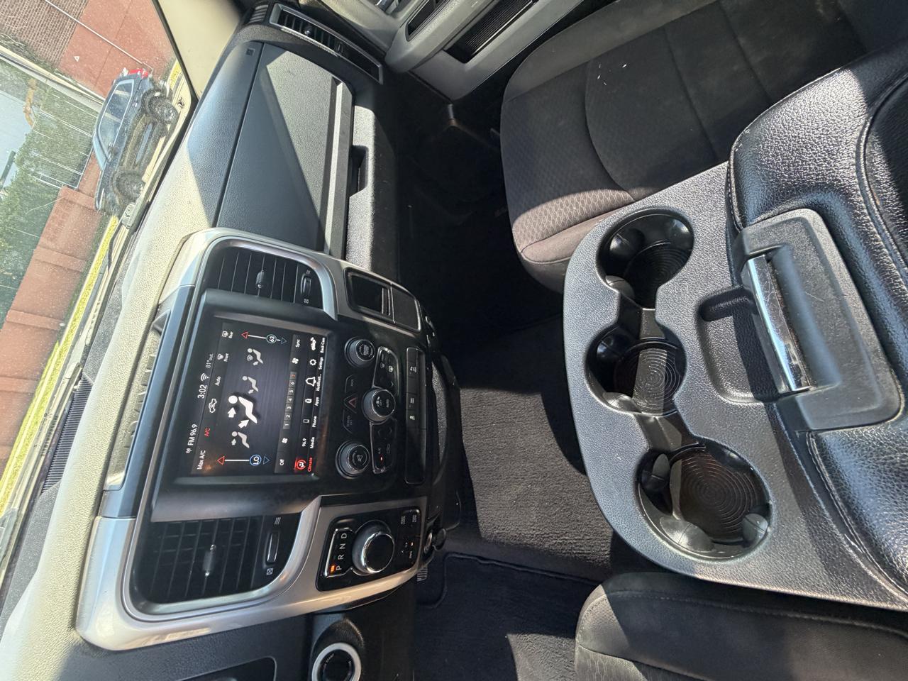RAM 1500 SLT Quad Cab 4WD 2020