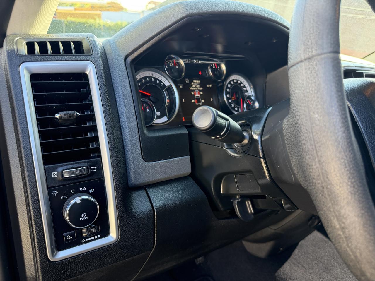 RAM 1500 SLT Quad Cab 4WD 2020