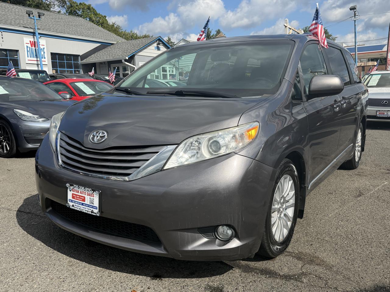 Toyota Sienna XLE FWD 8-Passenger V6 2016