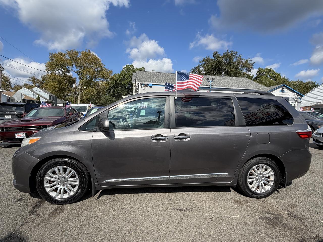 Toyota Sienna XLE FWD 8-Passenger V6 2016