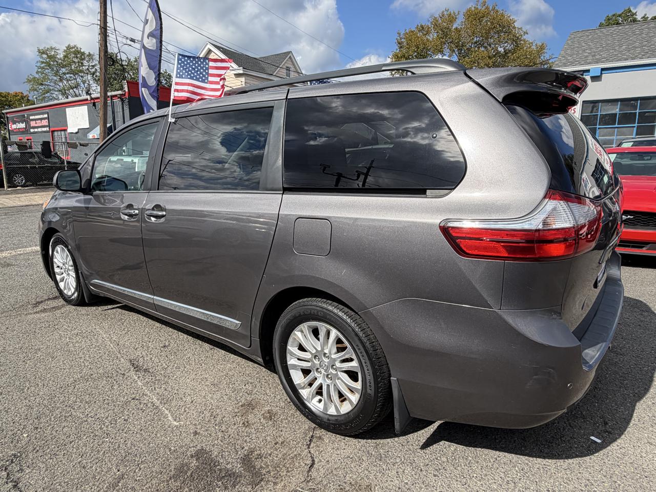 Toyota Sienna XLE FWD 8-Passenger V6 2016