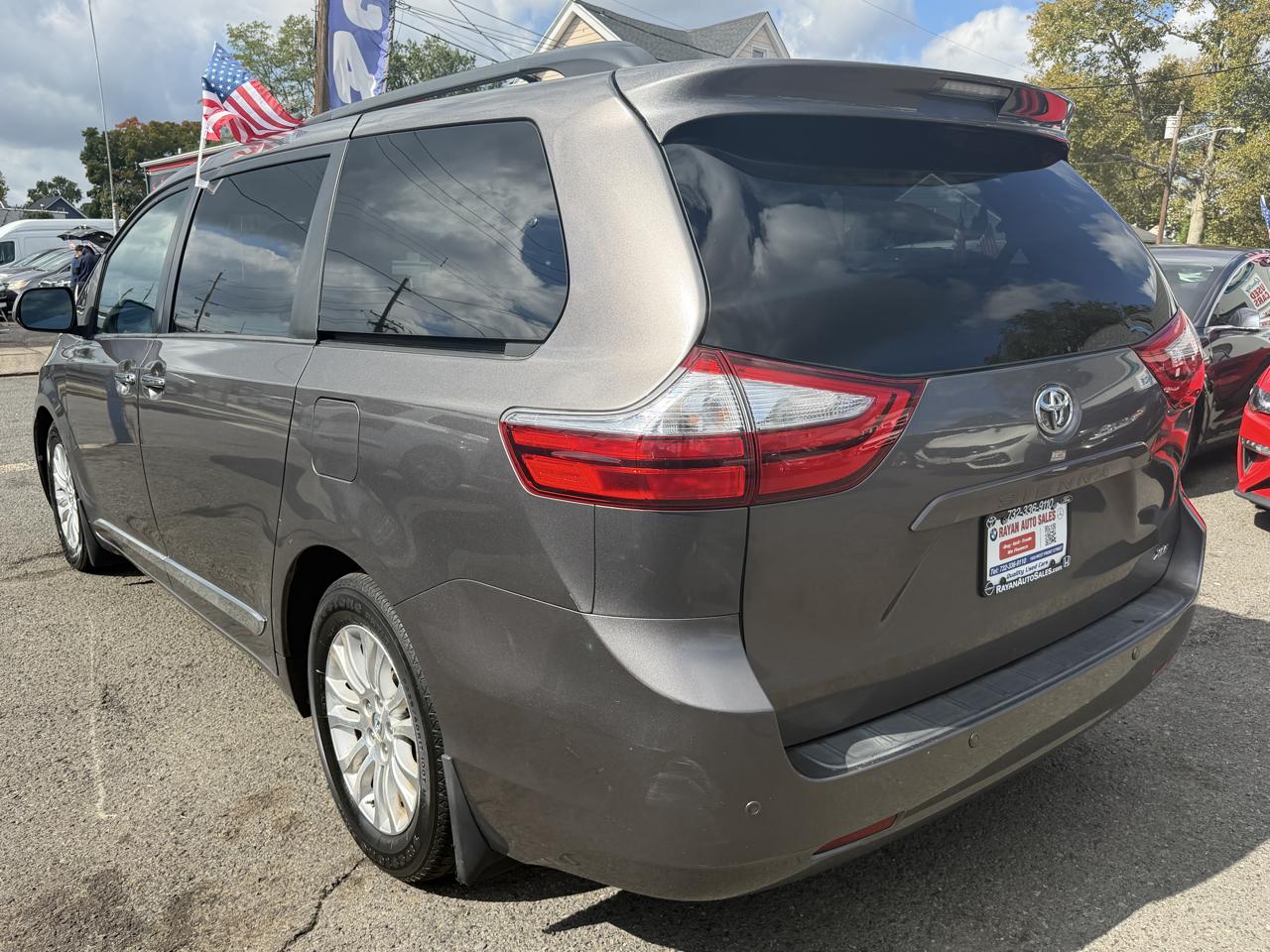 Toyota Sienna XLE FWD 8-Passenger V6 2016